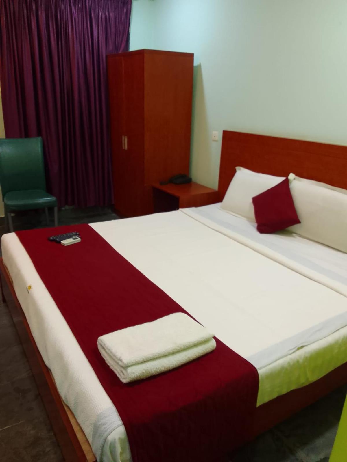 Hotel King Park Пудучеррі Екстер'єр фото